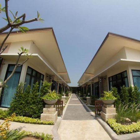 Med Room Korat Накхонратчасима Экстерьер фото