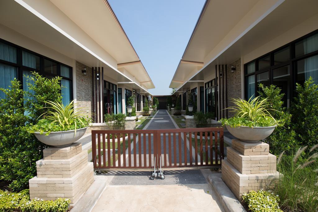 Med Room Korat Накхонратчасима Экстерьер фото