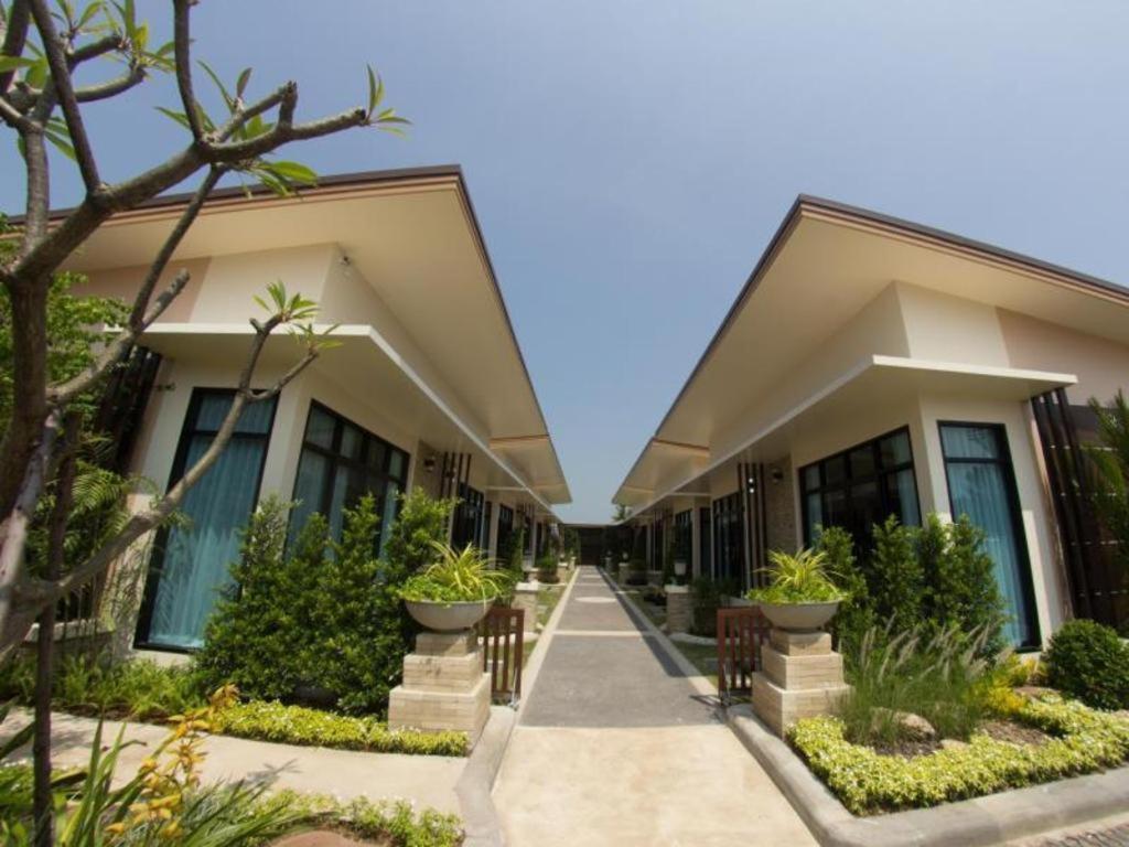 Med Room Korat Накхонратчасима Экстерьер фото