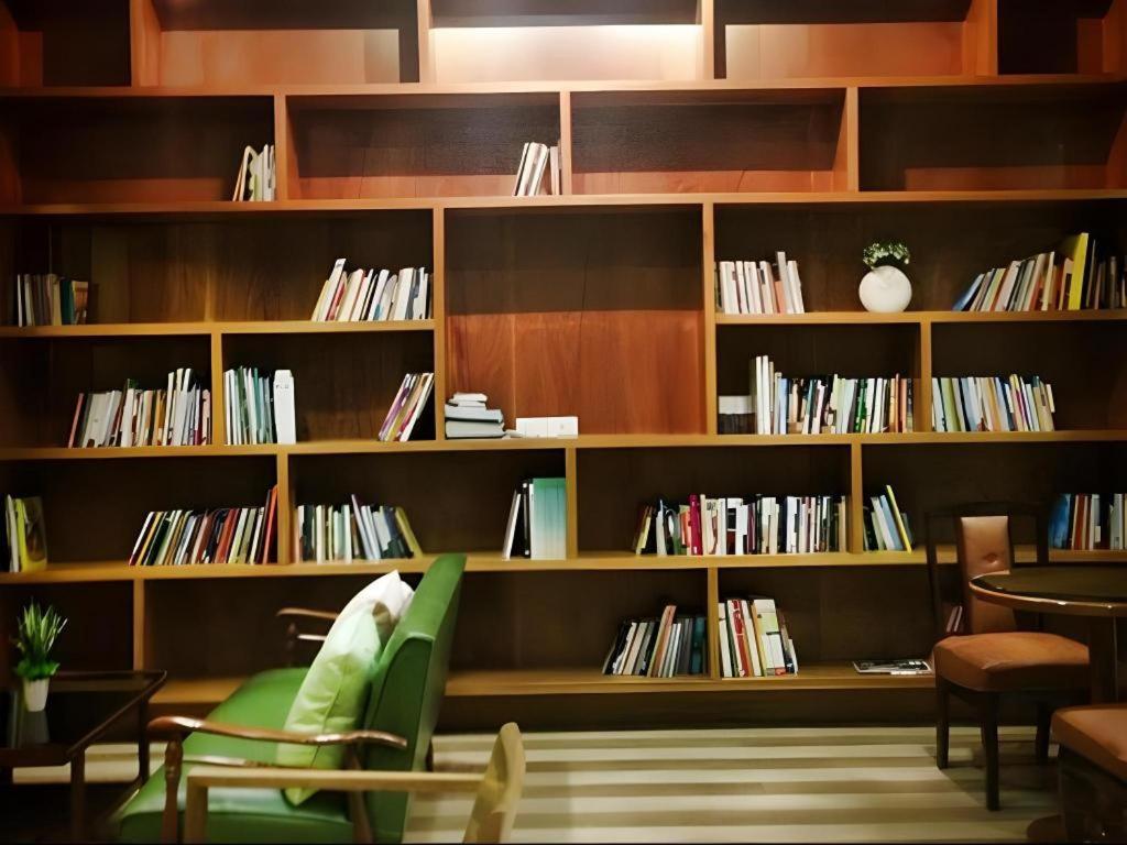 Med Room Korat Накхонратчасима Экстерьер фото