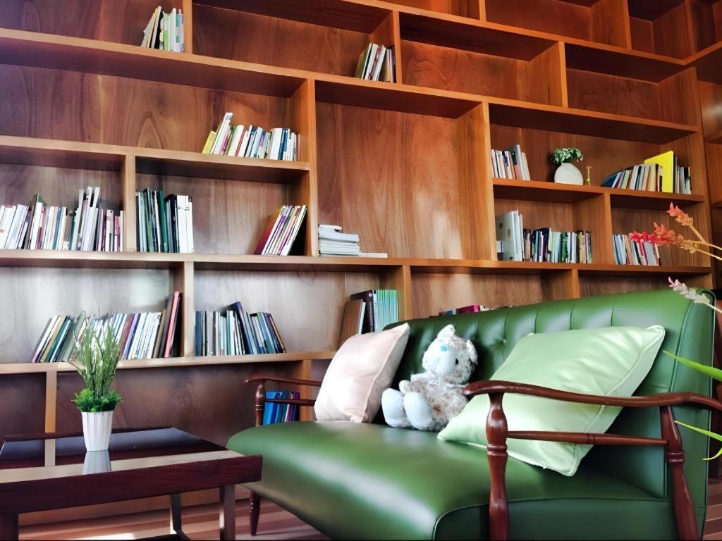 Med Room Korat Накхонратчасима Экстерьер фото