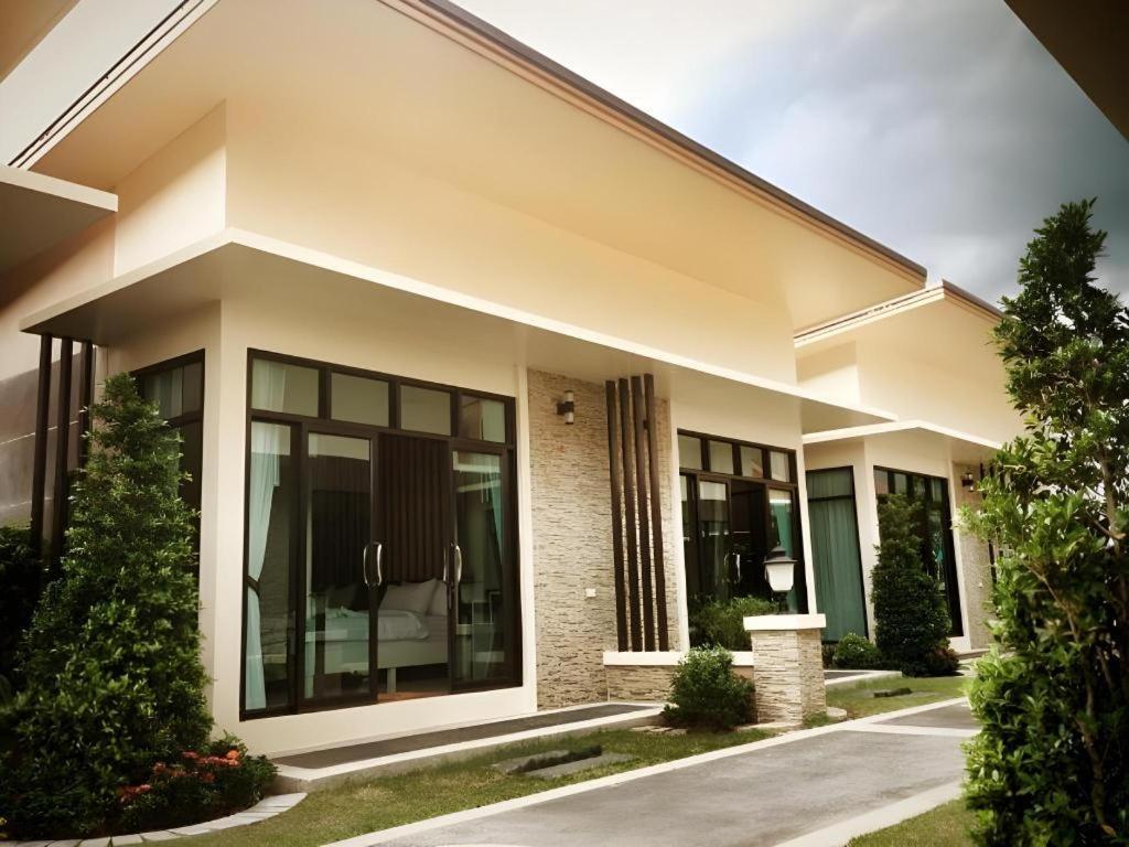 Med Room Korat Накхонратчасима Экстерьер фото