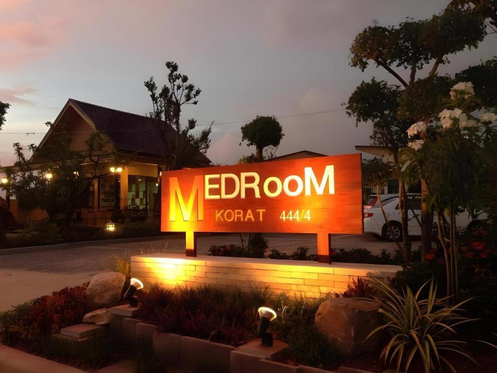 Med Room Korat Накхонратчасима Экстерьер фото