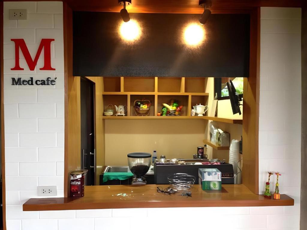 Med Room Korat Накхонратчасима Экстерьер фото