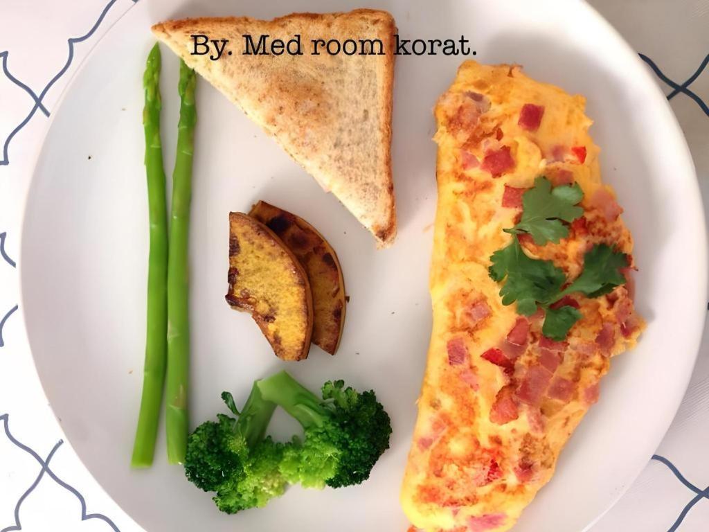 Med Room Korat Накхонратчасима Экстерьер фото