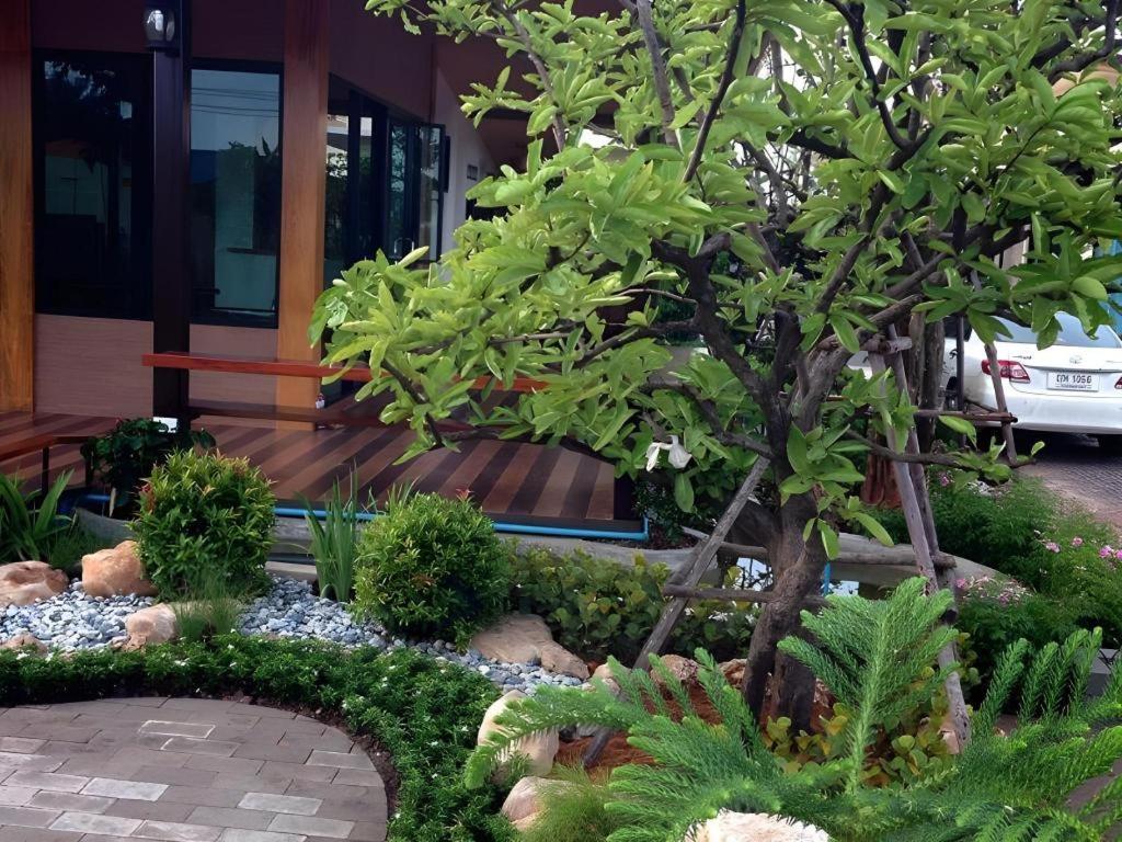 Med Room Korat Накхонратчасима Экстерьер фото