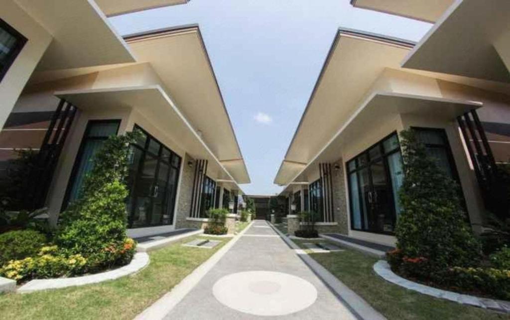 Med Room Korat Накхонратчасима Экстерьер фото