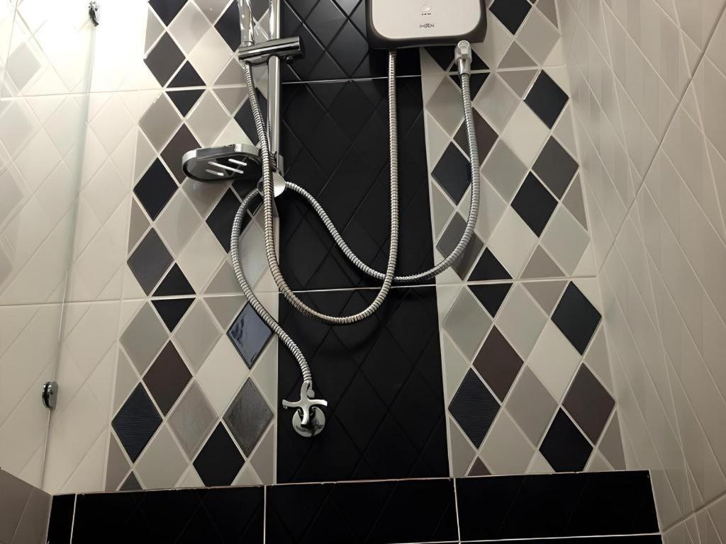 Med Room Korat Накхонратчасима Экстерьер фото