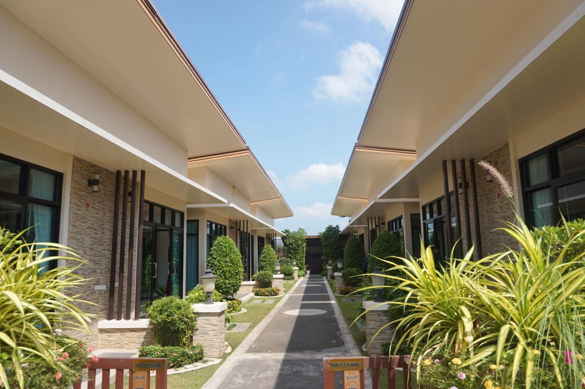 Med Room Korat Накхонратчасима Экстерьер фото