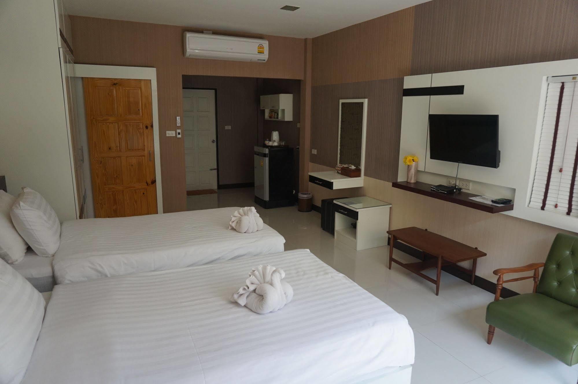 Med Room Korat Накхонратчасима Экстерьер фото