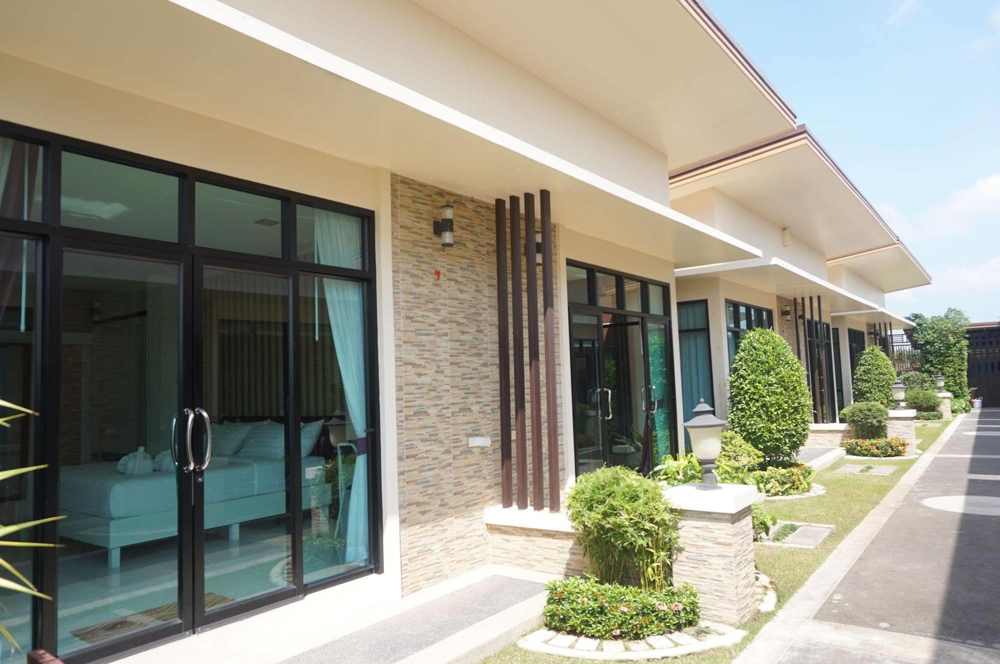 Med Room Korat Накхонратчасима Экстерьер фото