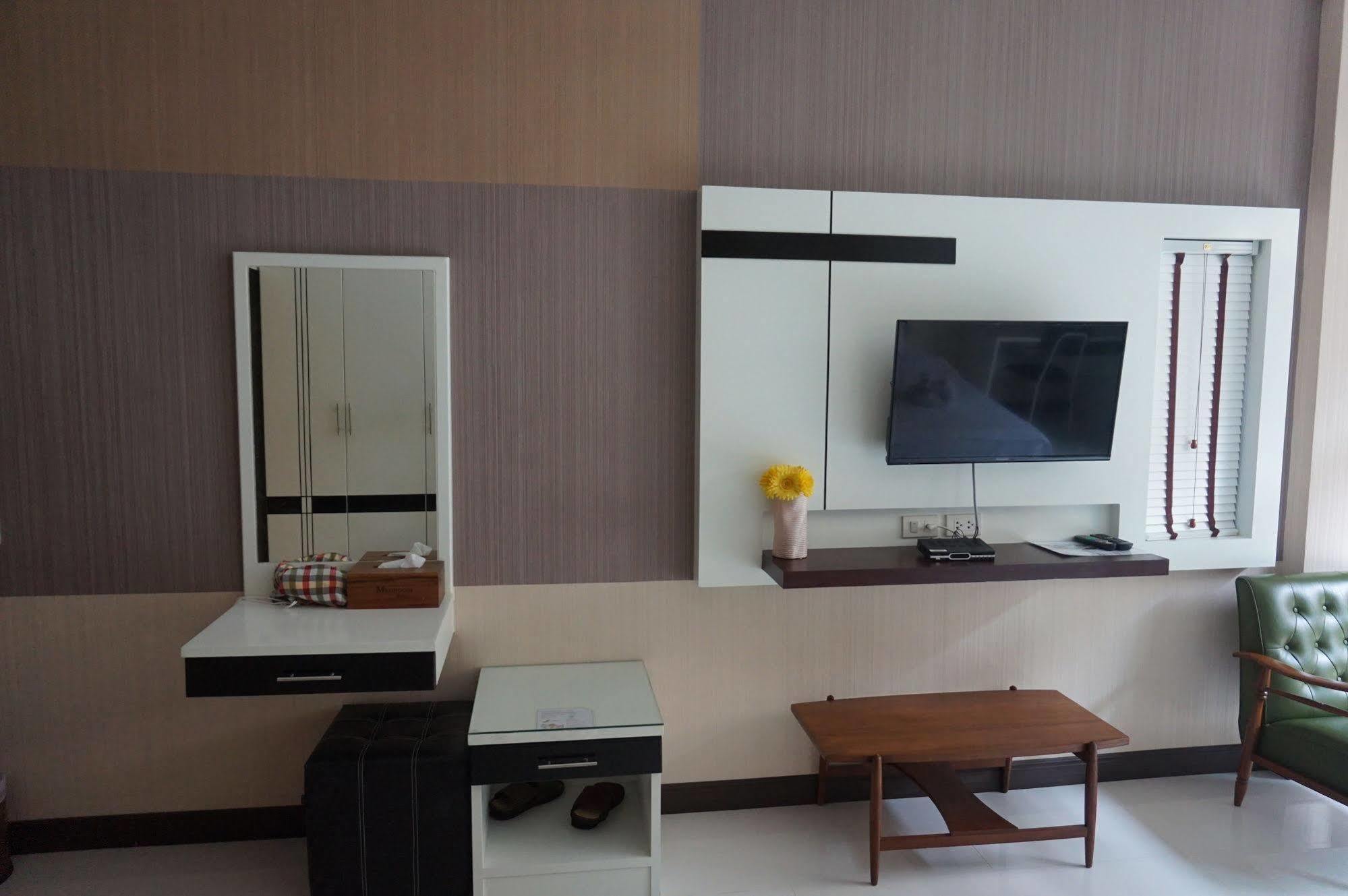 Med Room Korat Накхонратчасима Экстерьер фото